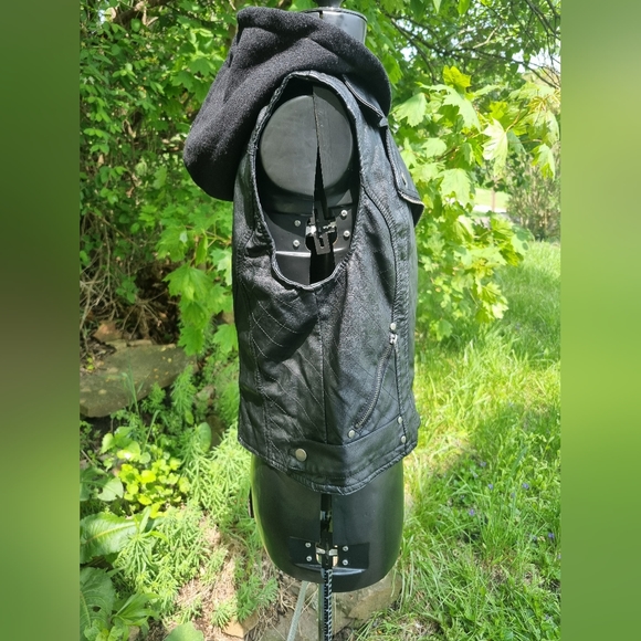 Hot Topic PU leather vest w/ removable hood - Picture 3 of 6